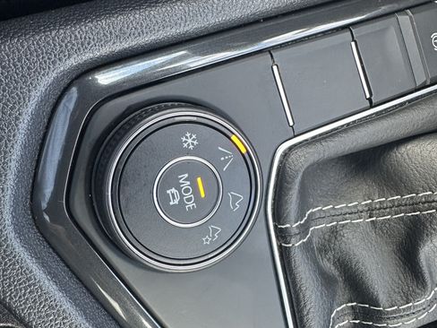Certified 2024 Volkswagen Tiguan SE AWD/4WD image 11