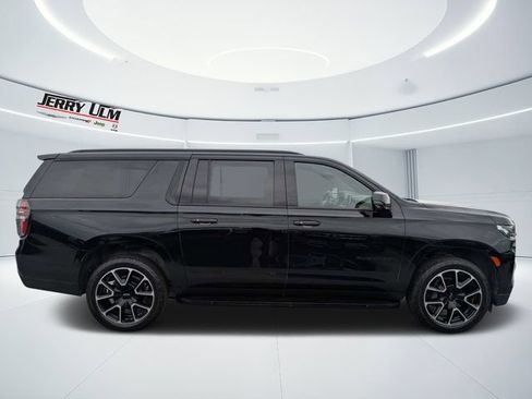 Used 2021 Chevrolet Suburban RST w/ Luxury Package RWD image 2