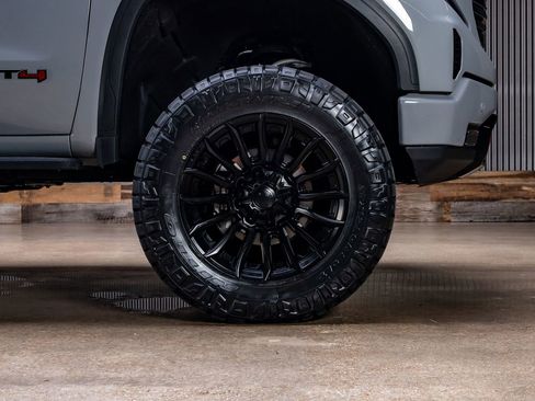 Used 2024 GMC Sierra 1500 AT4 AWD/4WD image 12