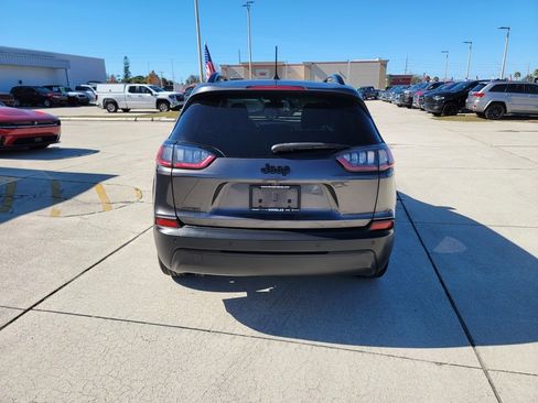 Used 2021 Jeep Cherokee Latitude Plus image 4