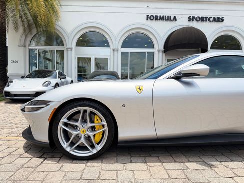 Used 2022 Ferrari Roma RWD image 19