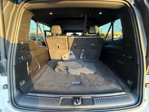 Certified 2024 Jeep Wagoneer L Series II w/ Flexible Seating Group image 35