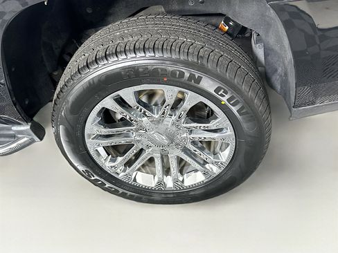 Used 2018 Cadillac Escalade 2WD image 11