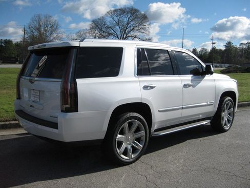 Used 2016 Cadillac Escalade Luxury image 6