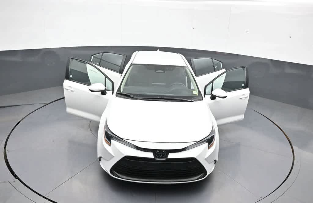 Used 2026 Toyota Corolla LE FWD image 44