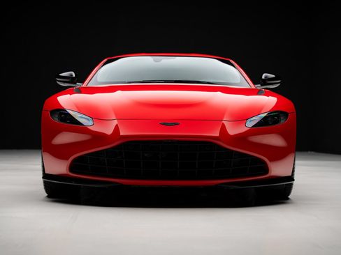 Used 2023 Aston Martin V8 Vantage Coupe RWD image 8