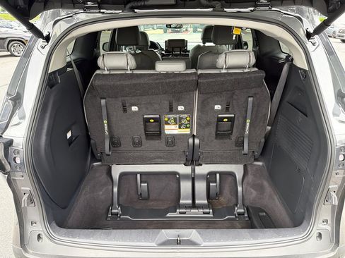Used 2025 Toyota Sienna XLE FWD image 17