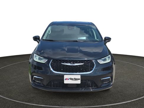 Used 2023 Chrysler Pacifica Touring-L AWD/4WD image 10