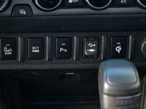 Used 2017 Toyota Tacoma TRD Off-Road w/ Premium & Technology Package image 23