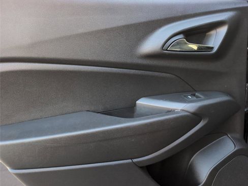 Used 2025 Chevrolet Trax LT image 31