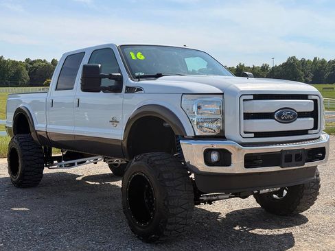 Used 2016 Ford F250 Lariat w/ Lariat Ultimate Package AWD/4WD image 4
