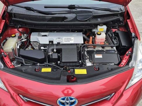 Used 2013 Toyota Prius V Five image 33