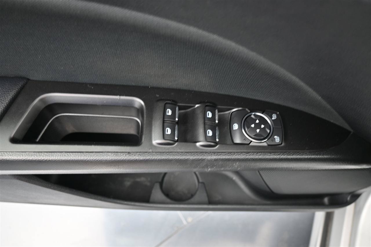 Used 2017 Ford Fusion SE w/ Fusion SE Technology Package FWD image 12
