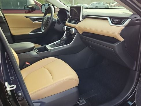Used 2023 Toyota RAV4 XLE Premium image 12