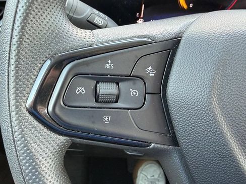 Used 2025 Chevrolet TrailBlazer LT AWD/4WD image 19