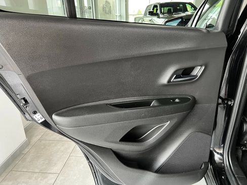 Used 2020 Chevrolet Trax LT w/ Redline Edition FWD image 18