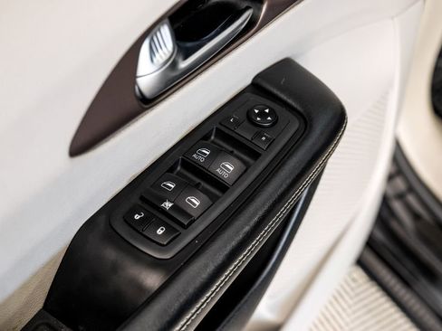 Used 2020 Chrysler Voyager Lxi image 44