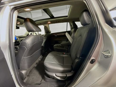 Certified 2024 Toyota Highlander Platinum AWD/4WD image 23