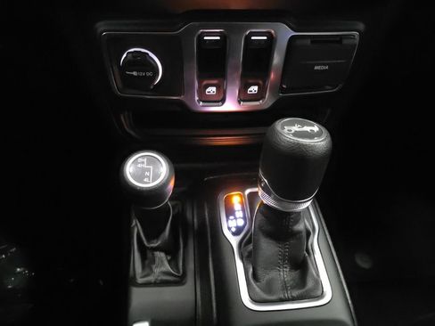 Used 2019 Jeep Wrangler Sport AWD/4WD image 26