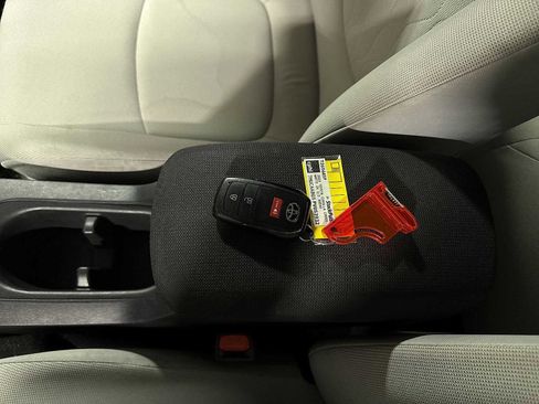 Certified 2023 Toyota Corolla Cross LE image 31