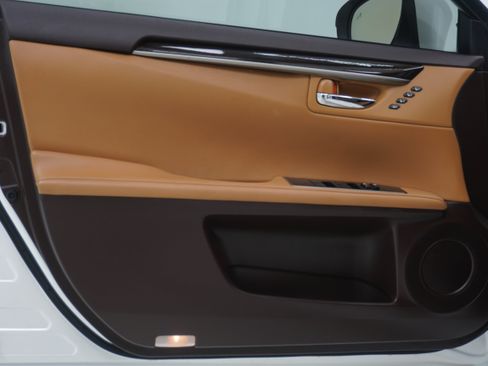 Used 2018 Lexus ES 350 w/ Luxury Package w/Wood Trim FWD image 14