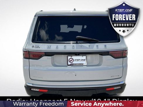 Used 2022 Jeep Wagoneer Series II w/ Premium Group I AWD/4WD image 7