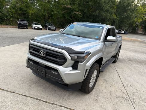 Used 2024 Toyota Tacoma SR5 AWD/4WD image 3
