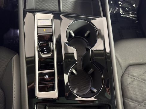 Used 2024 Volkswagen Atlas Peak Edition SEL image 32