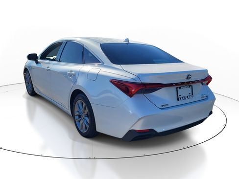 Used 2019 Toyota Avalon XLE image 5