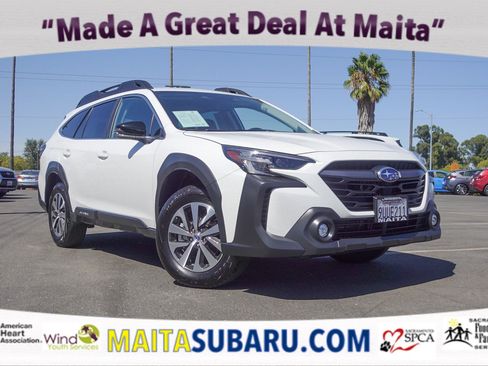 Certified 2025 Subaru Outback Premium AWD/4WD image 1