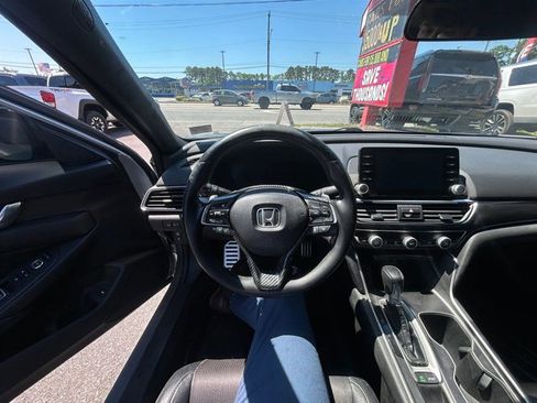 Used 2018 Honda Accord Sport image 10