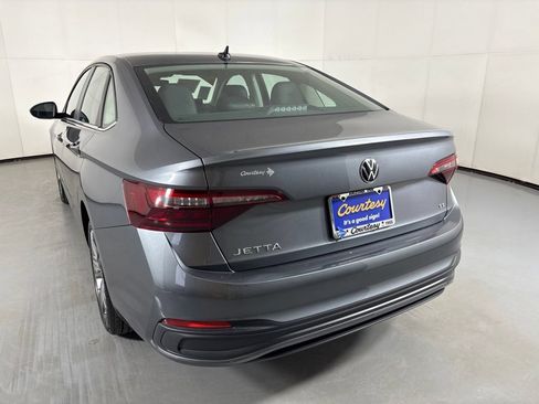 Used 2024 Volkswagen Jetta SE FWD image 6