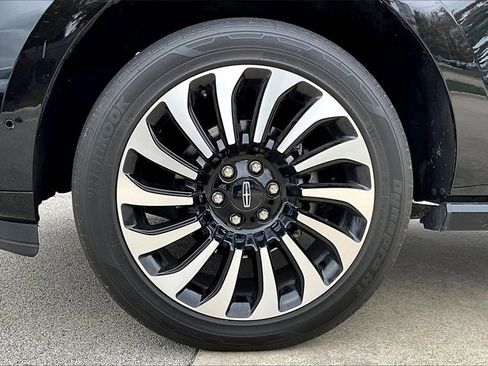 Used 2023 Lincoln Navigator Black Label image 10