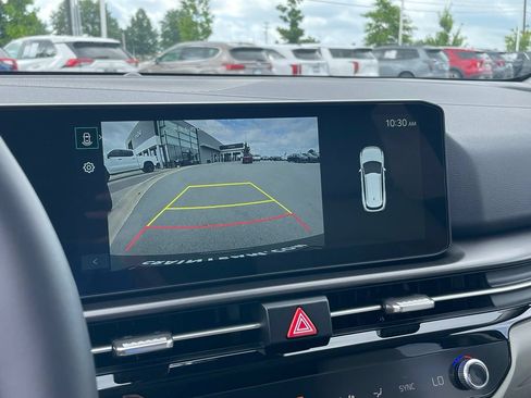 New 2026 Kia Sportage EX w/ EX Panorama Roof Package FWD image 16