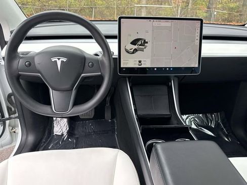 Used 2020 Tesla Model Y Long Range image 17