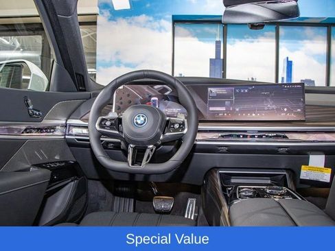 Used 2025 BMW 750e xDrive w/ Executive Package AWD/4WD image 17