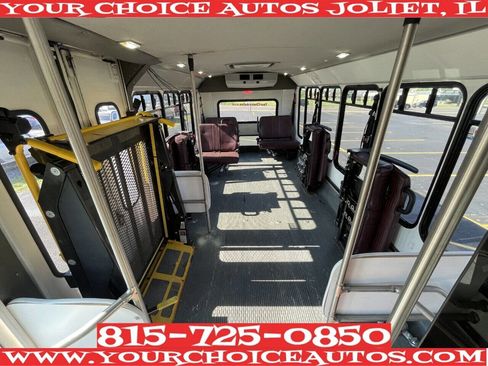 Used 2014 Chevrolet Express 4500 4500 2dr Commercial/Cutaway/Ch w/ Shuttle Bus Package image 26