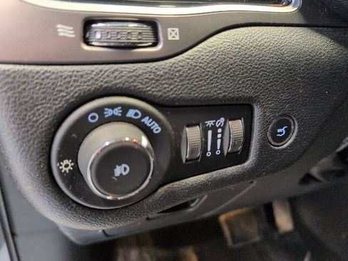 Used 2020 Jeep Cherokee Limited AWD/4WD image 16