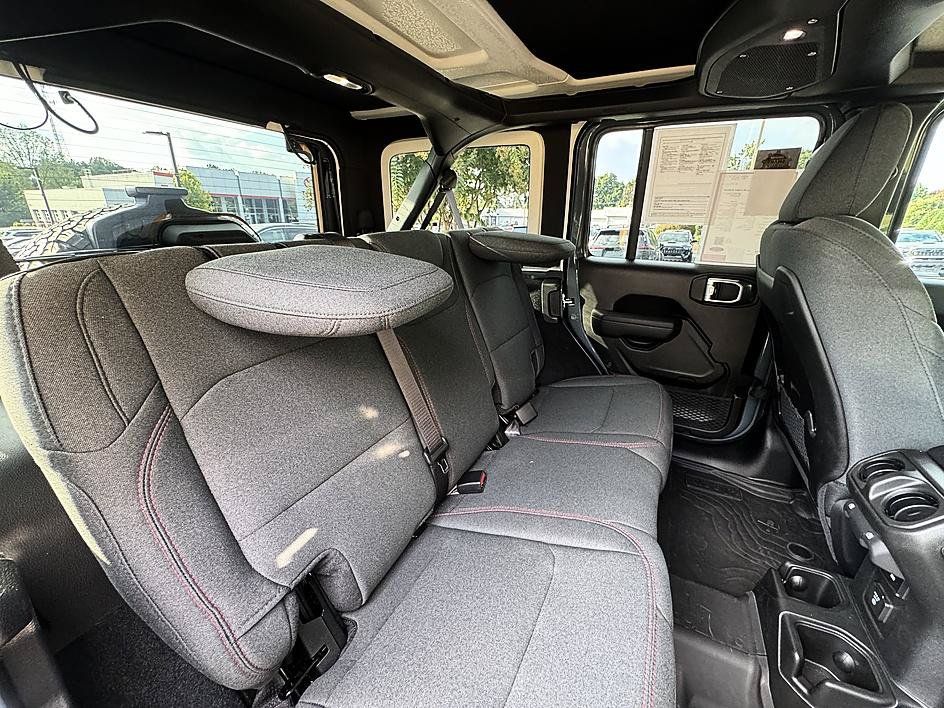 Used 2024 Jeep Wrangler Unlimited Rubicon w/ Capability Package AWD/4WD image 24