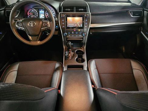 Used 2017 Toyota Camry SE w/ Moonroof Package image 19