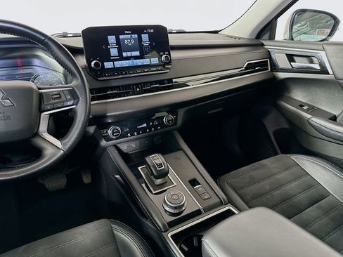 Used 2024 Mitsubishi Outlander SE image 25