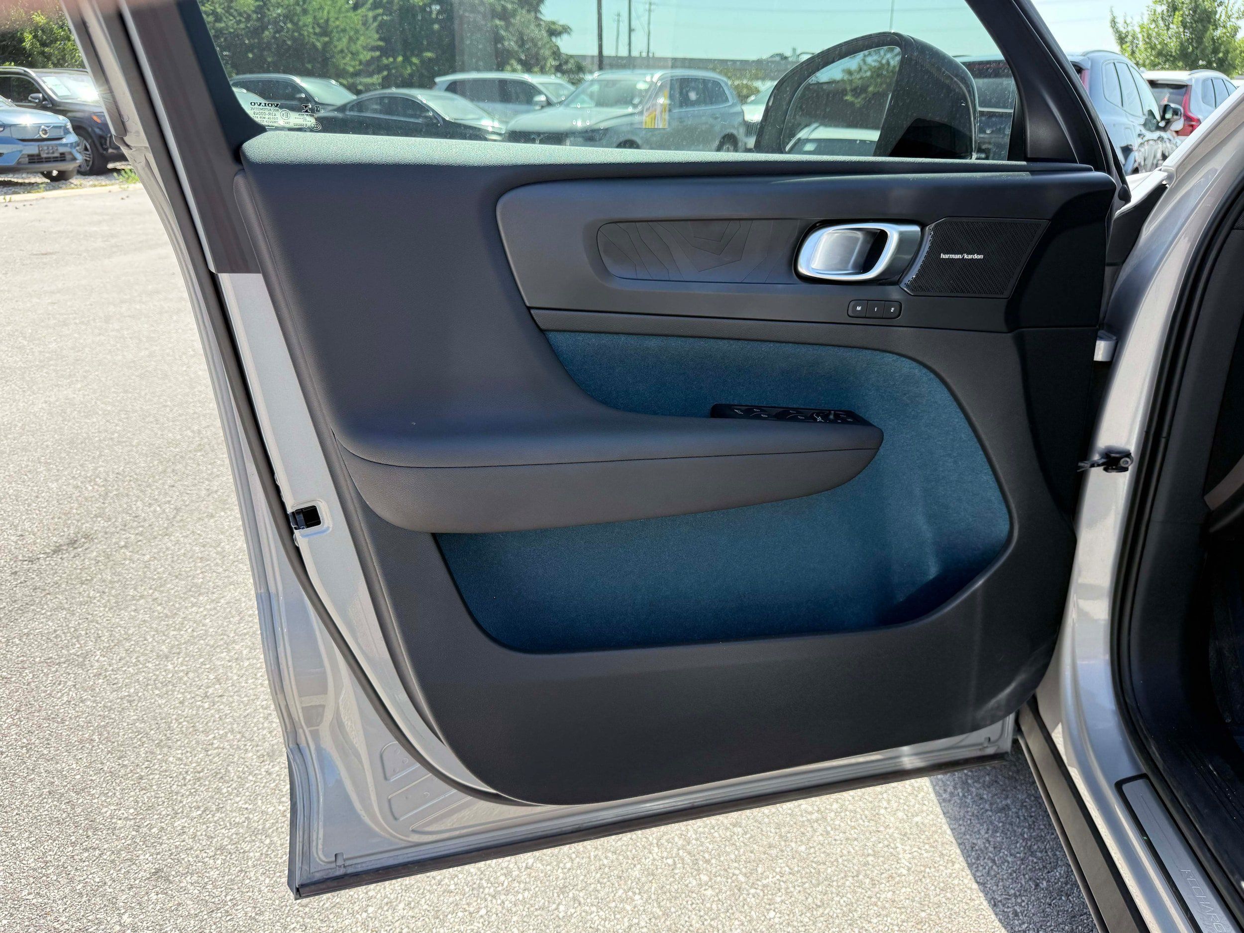 Certified 2023 Volvo XC40 Recharge Ultimate AWD/4WD image 9