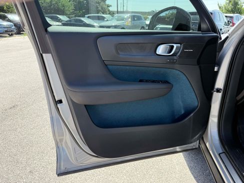 Certified 2023 Volvo XC40 Recharge Ultimate AWD/4WD image 9