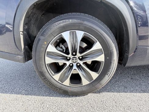 Used 2022 Toyota Highlander XLE image 37