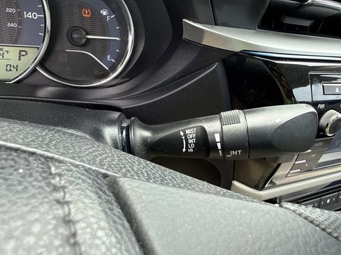 Used 2014 Toyota Corolla LE FWD image 36
