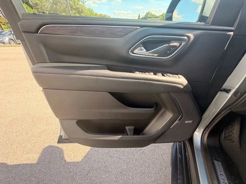 Used 2023 Chevrolet Suburban LT AWD/4WD image 19