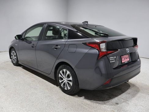 Used 2022 Toyota Prius XLE image 4