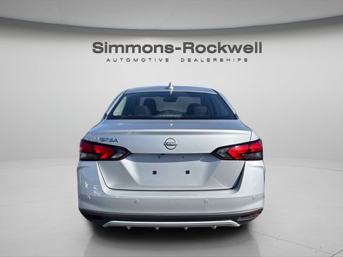 Used 2025 Nissan Versa SV FWD image 4