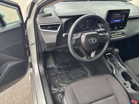 Used 2025 Toyota Corolla LE FWD image 32