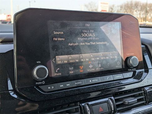 Used 2022 Nissan Pathfinder SV image 13